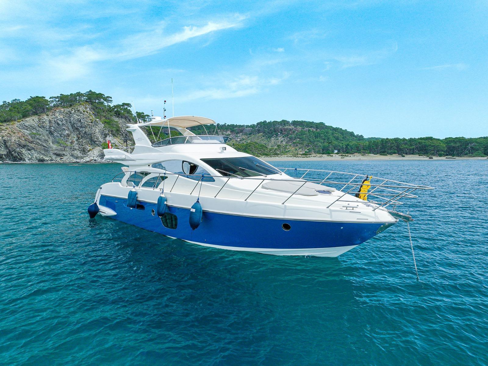 Kemer Yat Kiralama 18m Azimut 55 Fly